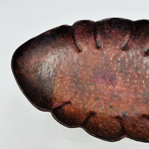 S.N.K E.N.T Inc. Hammered Metal 12" x 8" x 2.5" Centerpiece Bowl Made in India - Picture 4 of 8